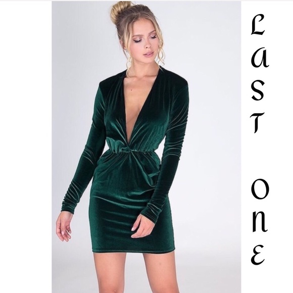 The O Boutique Dresses & Skirts - 🎉CLEARANCE🎉 Dark Green Long Sleeve Velvet Dress